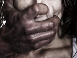 Φωτογραφία για Θρίλερ με 20χρονη στο Άργος: Ρομά την παρέσυρε από λαϊκή και την βίασε σε...