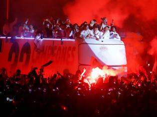 Φωτογραφία για Ρεάλ: Κάηκε η Μαδρίτη για την πρωταθλήτρια! Το... σύνθημα για Πικέ