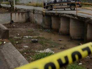 Φωτογραφία για Λεωφορείο έπεσε σε χαράδρα στο Μεξικό