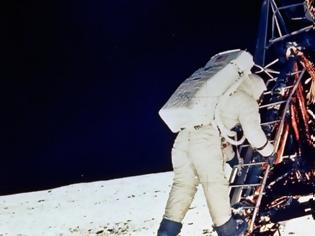 Φωτογραφία για Εσείς ξέρετε ποιος τράβηξε τις πρώτες σεληνιακές φωτογραφίες το 1969;
