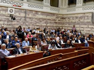 Φωτογραφία για Δεν είχαν διαβάσει καν αυτά που ψήφισαν ... 28 βουλευτές του ΣΥΡΙΖΑ: Ζητούν κατάργηση διάταξης του μνημονίου που ψήφισαν