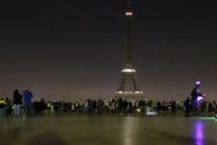 Σβηστός ο Πύργος του Άιφελ, σε ένδειξη συμπαράσταση στους Κόπτες της Αιγύπτου