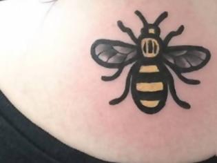 Φωτογραφία για Συγκινητικό: Οι κάτοικοι του Μάντσεστερ κάνουν τατουάζ μια μέλισσα - Δείτε τη συμβολίζει... [photos]
