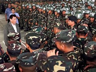 Φωτογραφία για Πρόεδρος Φιλιππίνων σε στρατιώτες: Βιάστε τρεις γυναίκες, αναλαμβάνω την ευθύνη