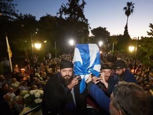 Φωτογραφία για Κωνσταντίνος Μητσοτάκης: Τα Χανιά αποχαιρετούν τον πρώην πρωθυπουργό - Σε λαϊκό προσκύνημα η σορός του