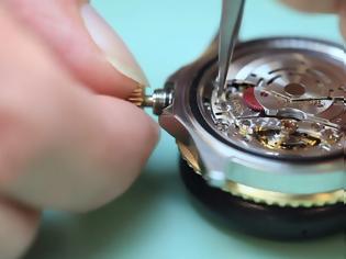 Φωτογραφία για Ξέρετε γιατί τα ρολόγια Rolex είναι πανάκριβα; Δείτε το βίντεο και θα καταλάβετε...