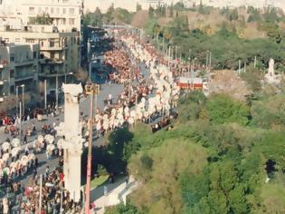 Φωτογραφία για Όταν η Ελλάδα πενθεί: Θάνατοι διάσημων Ελλήνων που συγκλόνισαν το πανελλήνιο - 7 κηδείες που μετατράπηκαν σε λαϊκό προσκύνημα [photos]