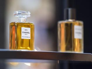 Φωτογραφία για Chanel No 5: Αυτή είναι η ιστορία του πιο διάσημου αρώματος στα χρονικά