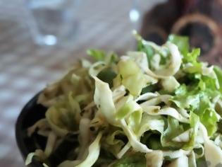 Φωτογραφία για Άκρως καλοκαιρινή πράσινη σαλάτα με λάχανο