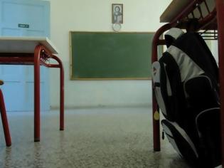 Φωτογραφία για Στο πλευρό της δασκάλας που κλείδωσε τον 7χρονο στην τάξη οι εκπαιδευτικοί