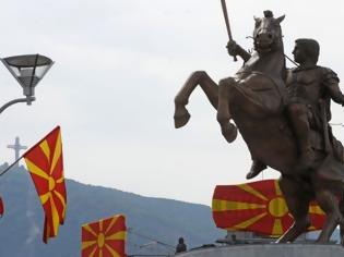 Φωτογραφία για Οι Σκοπιανοί ρίχνουν τα αγάλματα του Μεγάλου Αλεξάνδρου