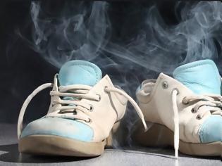 Φωτογραφία για Μυρίζουν τα παπούτσια σας; 6 εύκολες και γρήγορες λύσεις για να απαλλαγείτε από τις δυσάρεστες οσμές