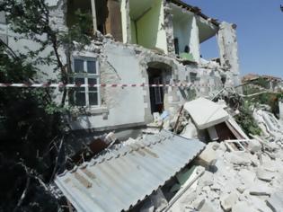 Φωτογραφία για Σεισμός Μυτιλήνη: Εξοργίζει η αναλγησία του κράτους: Ο τραυματισμένος σύζυγος της νεκρής πήγε στο ΚΑΤ με δανεικά