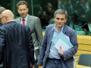 Φωτογραφία για Eurogroup: Συμφωνία - θηλιά στο λαιμό των Ελλήνων - Αιματηρή λιτότητα μέχρι το...