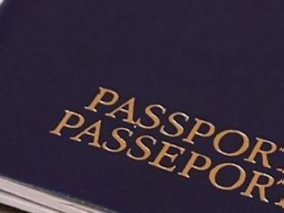 Φωτογραφία για Έμεινε αεροδρόμιο γιατί ο γιος του ζωγράφισε το διαβατήριο