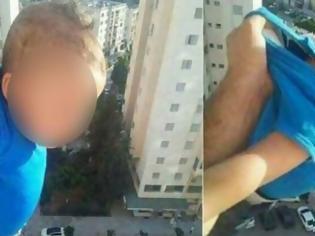 Φωτογραφία για παΤΕΡΑΣ κρατούσε το παιδί του στο κενό για να μαζέψει likes στο Facebook