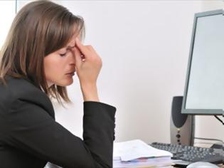 Φωτογραφία για Κάθεσαι πολλές ώρες στον υπολογιστή; Δες τον πιο φυσικό τρόπο να καταπραΰνεις τα κουρασμένα μάτια σου