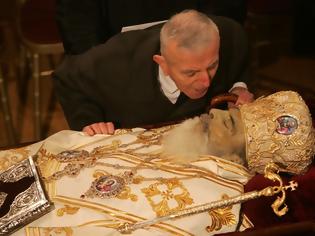 Φωτογραφία για Σοκαριστικές δηλώσεις για τη δολοφονία του Αρχιεπίσκοπου Χριστόδουλου - Το βίντεο θα σας καθηλώσει... [video]
