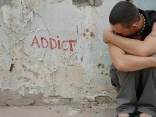 Φωτογραφία για Παγκόσμια Ημέρα κατά των Ναρκωτικών: Η ΝΔ στηλιτεύει το «άβατο» των Εξαρχείων και του Μενιδίου