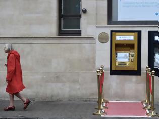 Φωτογραφία για Το πρώτο ATM γίνεται χρυσό για να γιορτάσει τα 50 του χρόνια