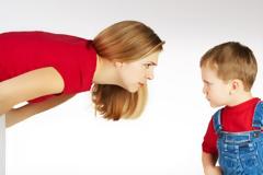 Πώς θα μιλήσετε στο παιδί σας για τη βία