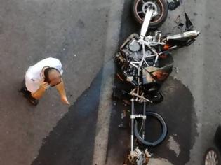Φωτογραφία για Σοκάρουν οι εικόνες της ασύλητης τραγωδίας - Νεκρός 32χρονος σε τροχαίο στον Άλιμο [photo]