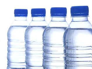 Φωτογραφία για Προσοχή: Γιατί δεν πρέπει να χρησιμοποιούμε ξανά τα πλαστικά μπουκάλια νερού