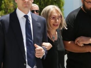 Φωτογραφία για Θρήνος: Σπάραξε στο κλάμα η Ρίκα Διαλυνά στην κηδεία του συζύγου της... [photos]