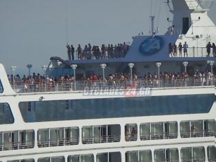 Φωτογραφία για 6 Έλληνες (4 άνδρες, 2 γυναίκες) ταξιδεύουν στο καράβι της... αγάπης