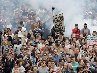 Φωτογραφία για Χιλιάδες κόσμου στους δρόμους του Αμβούργου ενάντια στη σύνοδο του G20. Άγρια καταστολή από την αστυνομία (VIDE)