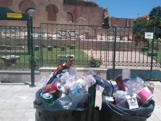 Φωτογραφία για Πάτρα: Φεστιβάλ εν μέσω ... σκουπιδιών - ΔΕΙΤΕ τι γίνεται στο ΡΩΜΑΪΚΟ ΩΔΕΙΟ