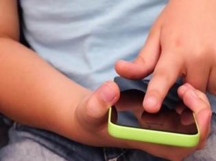 Φωτογραφία για Τα παιδιά με κινητό τηλέφωνο κολλάνε πιο εύκολα ψείρες