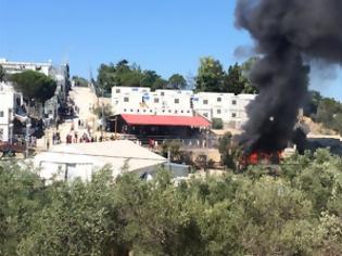 Φωτογραφία για Λέσβος: Επεισόδια στο Κέντρο Υποδοχής στη Μόρια - Έκαψαν κοντέινερ