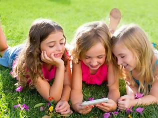Φωτογραφία για Γιατί τα παιδιά που έχουν smartphone κολλάνε πιο εύκολα ψείρες;