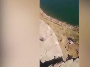 Φωτογραφία για Τα του Καίσαρος τω Καίσαρι:Ιρακινοί στρατιώτες πετάνε στον γκρεμό ισλαμιστές του ISIS (video)