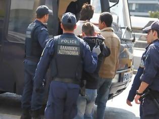 Φωτογραφία για Συνελήφθησαν 2 αλλοδαποί για διαρρήξεις-κλοπές από σταθμευμένα οχήματα πλησίον πλαζ  στα Νότια προάστια