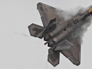 Φωτογραφία για RIAT 2017: Η επίδειξη του F-22 Raptor που κόβει την ανάσα [video]