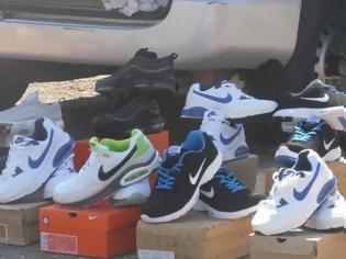 Φωτογραφία για Το παρεμπόριο καλά κρατεί στην Πάτρα - Ραδιόφωνα, φακοί, μπαταρίες, παπούτσια και ηλεκτρικά - Κατασχέθηκαν σχεδόν 11.000 παράνομα προϊόντα σε ελέγχους