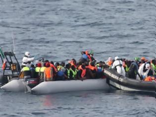 Φωτογραφία για ...Στο λιμάνι της Καλαμάτας μεταφέρθηκαν τελικά οι 104 μετανάστες και πρόσφυγες  Πηγή: Στο λιμάνι της Καλαμάτας μεταφέρθηκαν τελικά οι 104 μετανάστες και πρόσφυγες | iefimerida.gr