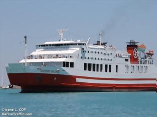Φωτογραφία για ΣΥΜΒΑΙΝΕΙ ΤΩΡΑ: Πρόσκρουση πλοίου με 324 επιβάτες στο λιμάνι της Σερίφου
