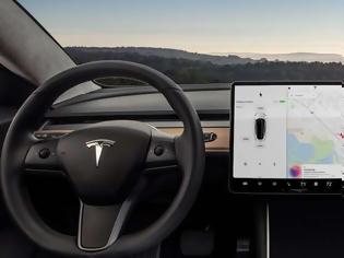 Φωτογραφία για Η Tesla παρέδωσε τα κλειδιά των πρώτων Model 3