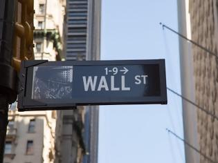 Φωτογραφία για Wall Street: Μια ανάσα από τις 22.000 μονάδες ο Dow Jones – Πάρτι στις αγορές της Ευρώπης