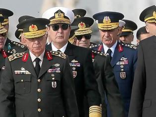 Φωτογραφία για Ο Ερντογάν «ξήλωσε» όλη την ηγεσία των Ενόπλων Δυνάμεων