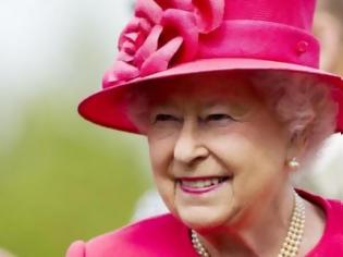 Φωτογραφία για Το «τσούζει» η βασίλισσα Ελισάβετ: Πόσα κοκτέιλ την ημέρα πίνει;