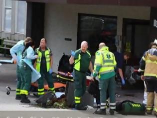 Φωτογραφία για Αυτοκίνητο έπεσε πάνω σε πεζούς έξω από νοσοκομείο στην Στοκχόλμη