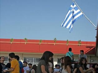 Φωτογραφία για Αποπροσανατολιστικά παιχνίδια με την ελληνική Σημαία και τον Εθνικό Ύμνο.