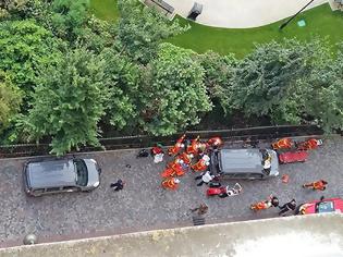 Φωτογραφία για Παρίσι: Τρόμος με όχημα που έπεσε πάνω σε στρατιώτες και εξαφανίστηκε!(φωτό)