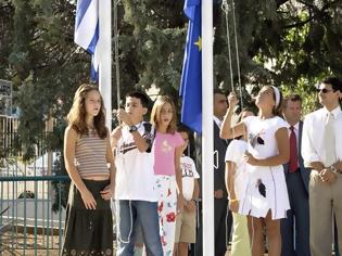 Φωτογραφία για Τέλος η έπαρση σημαίας και ο εθνικός ύμνος στα σχολεία.