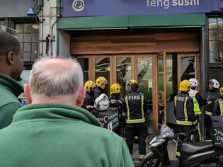Φωτογραφία για Πανικός στο Λονδίνο.... Τρεις τραυματίες από παγιδευμένο φάκελο σε εστιατόριο
