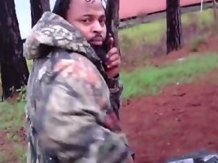Φωτογραφία για Συγκλονίζει το βίντεο:Αφροαμερικανός πυροβολεί 4 φορές αστυνομικό που του ζητά να σταματήσει